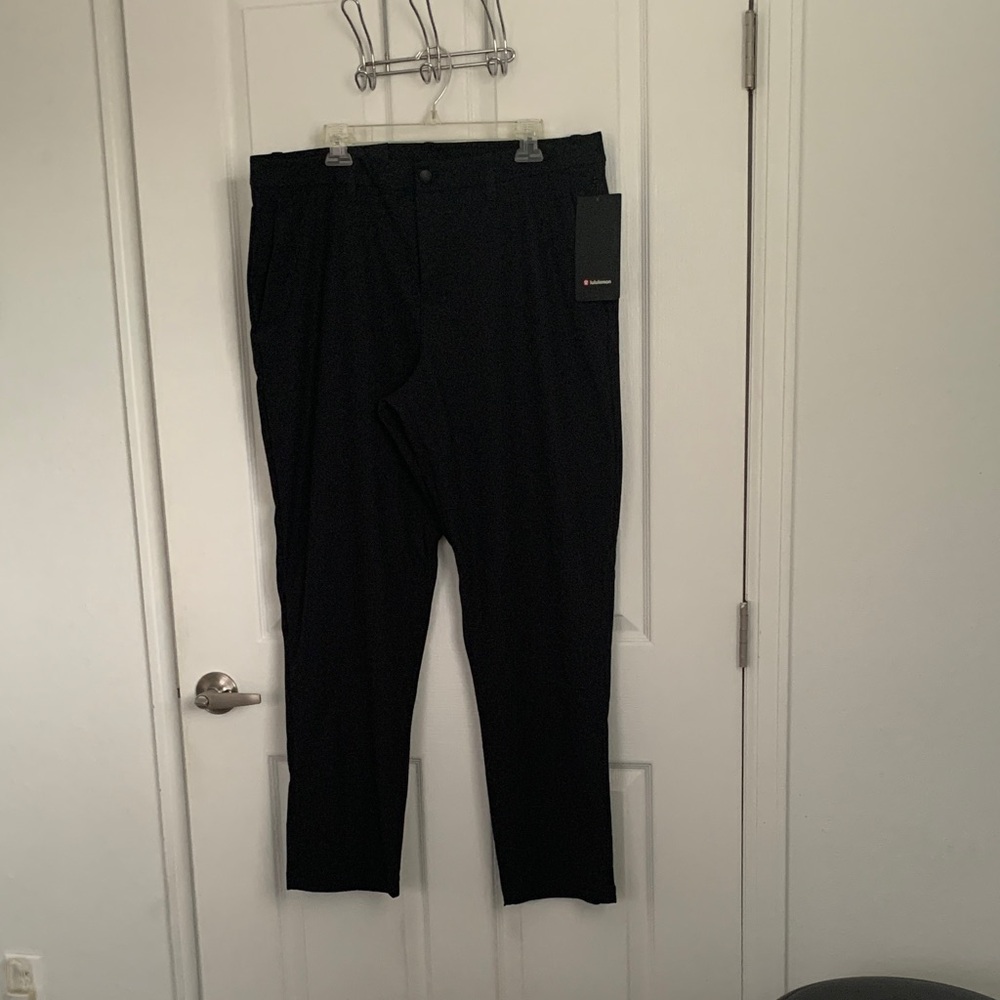 #4/35 lululemon  Men's Black  Pants, size 38”- 32”/97cm-81 cm